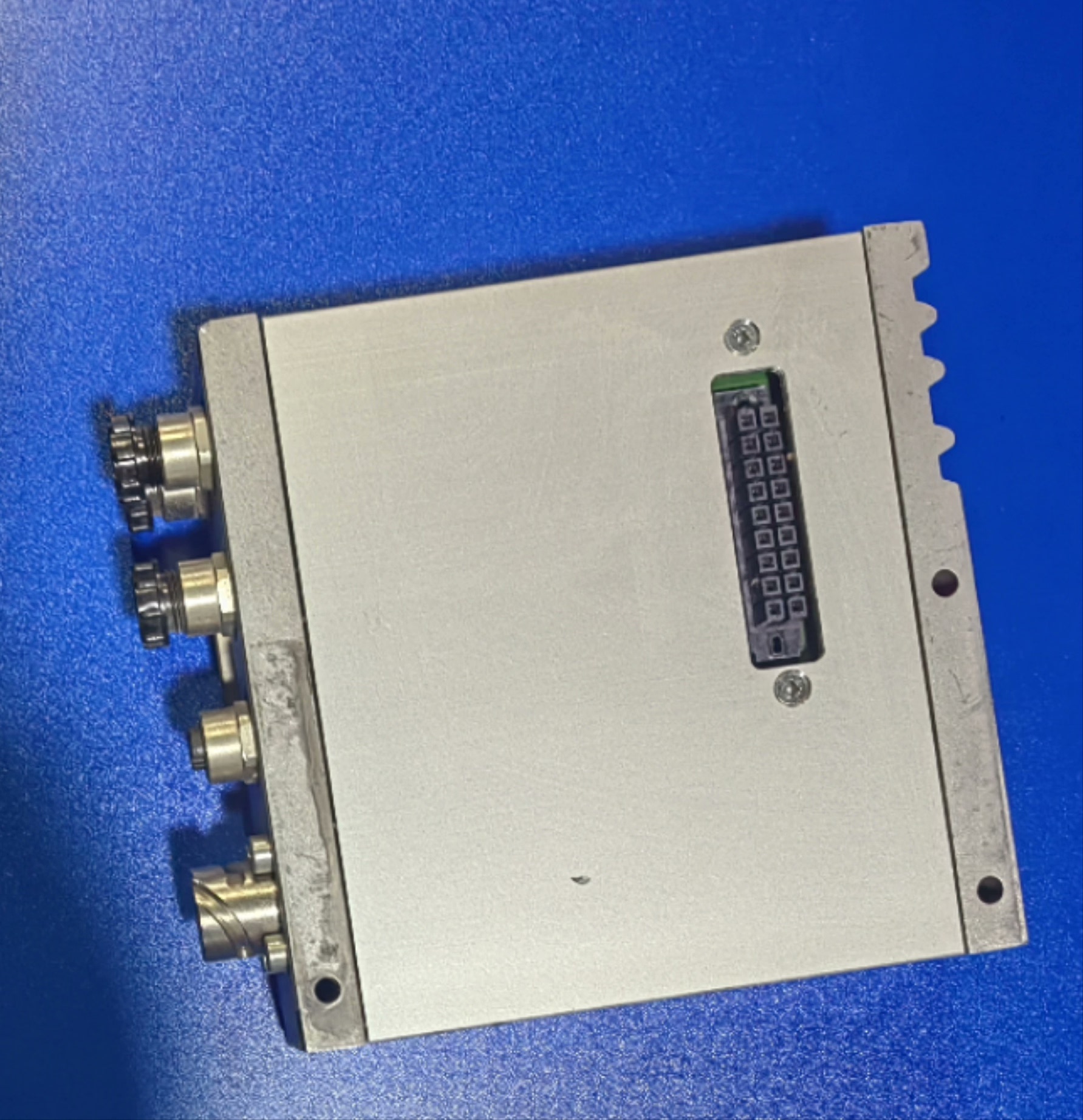 Waters Pfeiffer TC400 molecular pump controller, idle items + no packaging, no return or exchange if they cannot be tested + see the picture to confirm, know how to come!