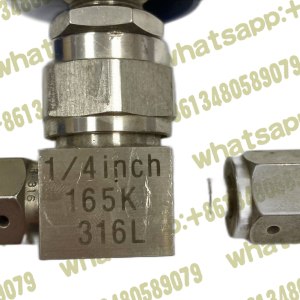 Nippon Sanso 165K 316L 1/4 inch Valve w/ Scratches